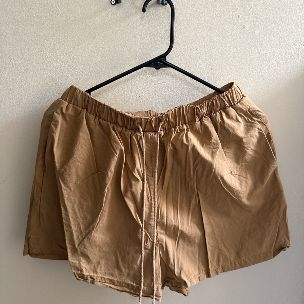 Crescent Tan Women's Cargo Shorts